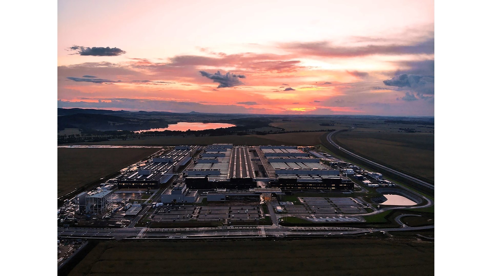 Mercedes-Benz Jawor Manufacturing, Polonia