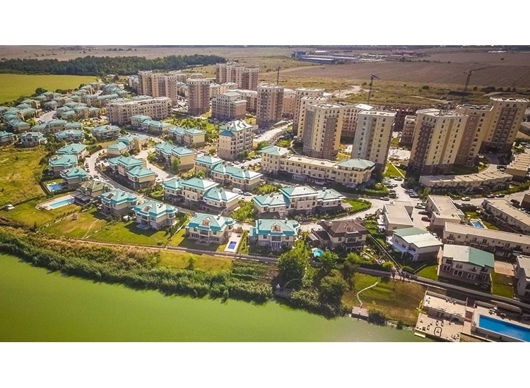 Cosmopolis, România