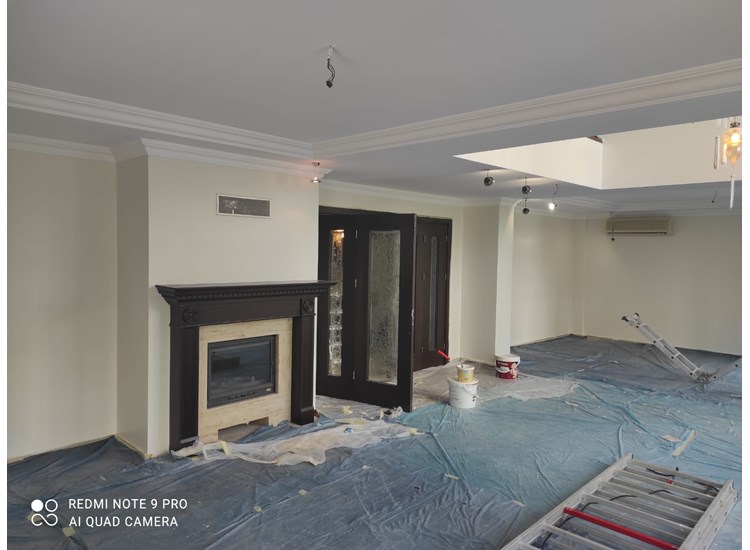 Oxford Apartments, Romanya