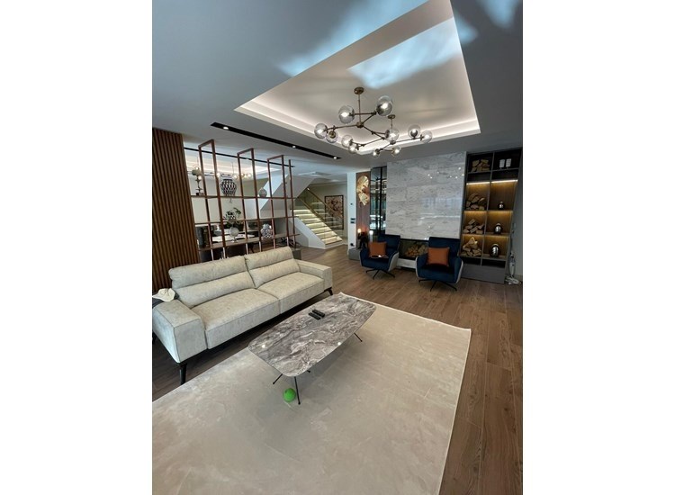 Oxford Apartments, Romania