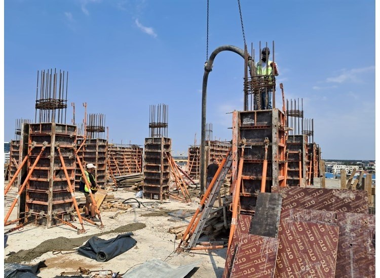 Cosmopolis, România